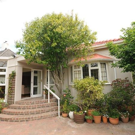 Jaqui'S Garden Guesthouse Cape Town Exterior photo
