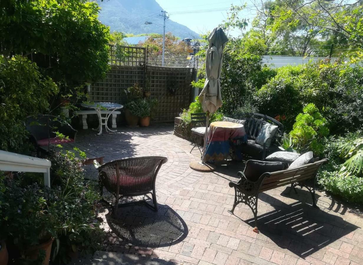 Jaqui'S Garden Guesthouse Cape Town Exterior photo